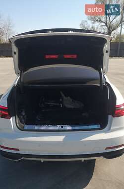 Седан Audi A8 2021 в 