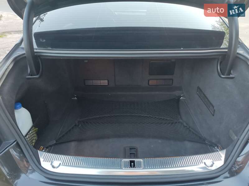 Седан Audi A8 2013 в Житомире