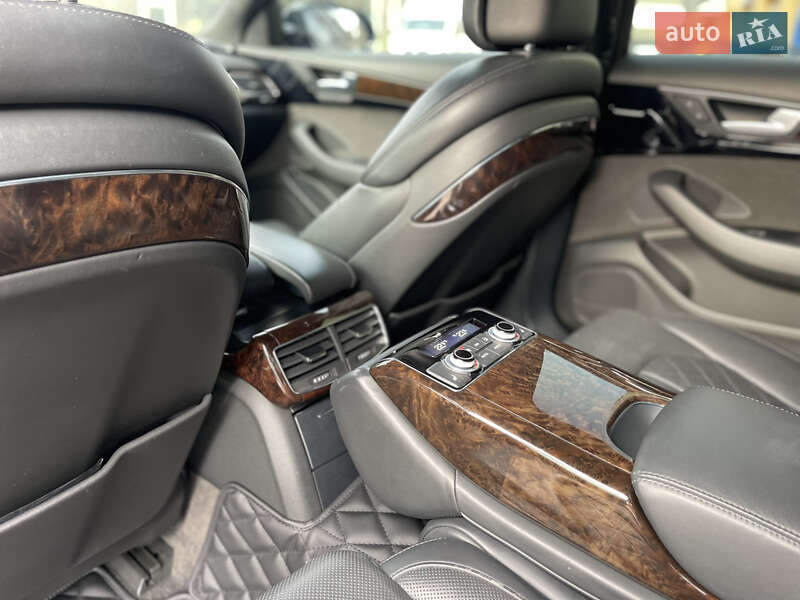 Седан Audi A8 2010 в Могилів-Подільському