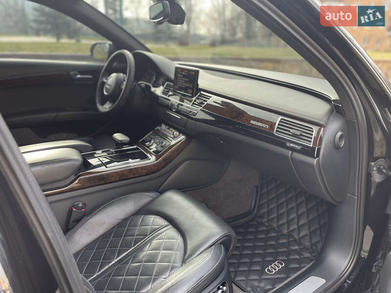 Седан Audi A8 2010 в Могилів-Подільському