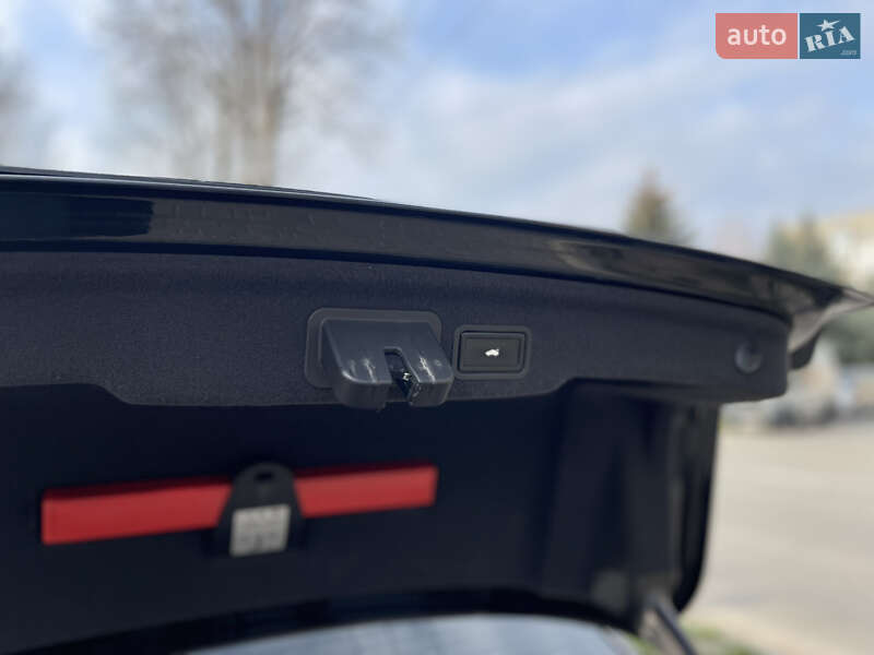 Седан Audi A8 2010 в Могилів-Подільському