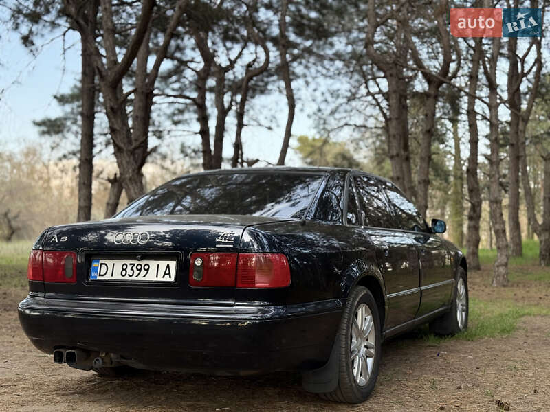 Седан Audi A8 1995 в Николаеве