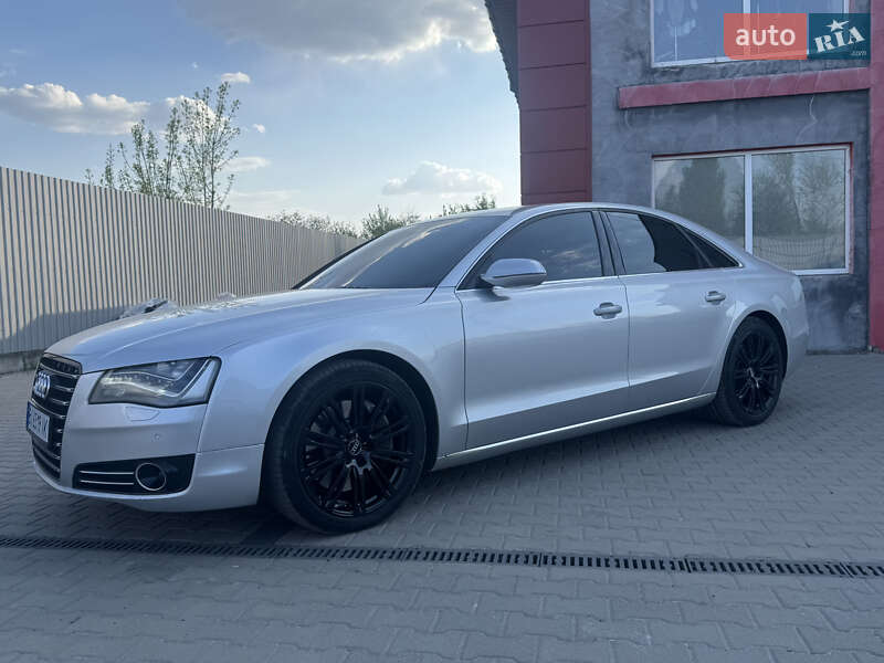 Седан Audi A8 2010 в Лубнах