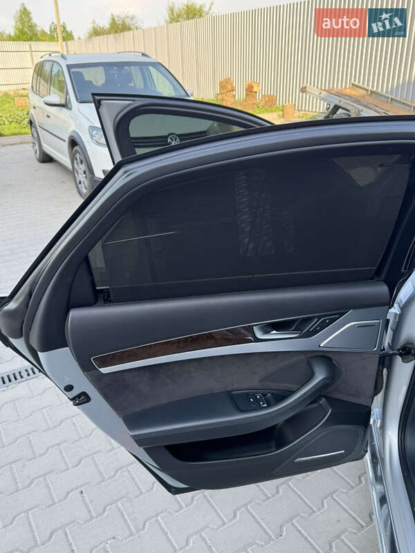 Седан Audi A8 2010 в Лубнах