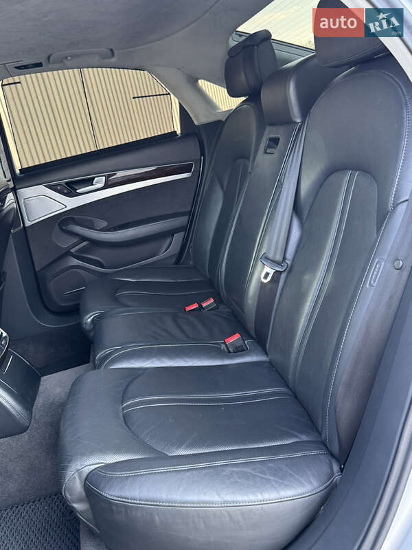 Седан Audi A8 2010 в Лубнах