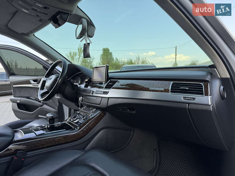 Седан Audi A8 2010 в Лубнах