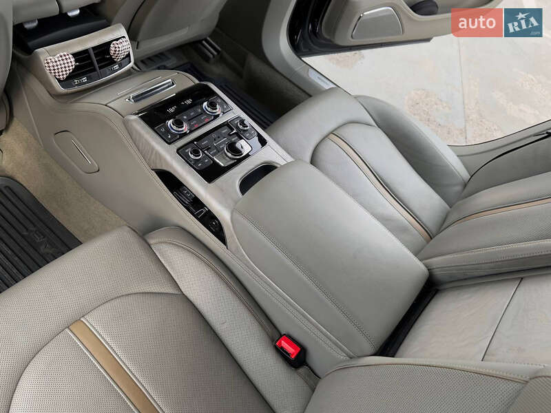 Седан Audi A8 2013 в Киеве