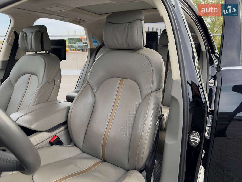 Седан Audi A8 2013 в Киеве