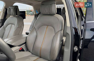 Седан Audi A8 2013 в 