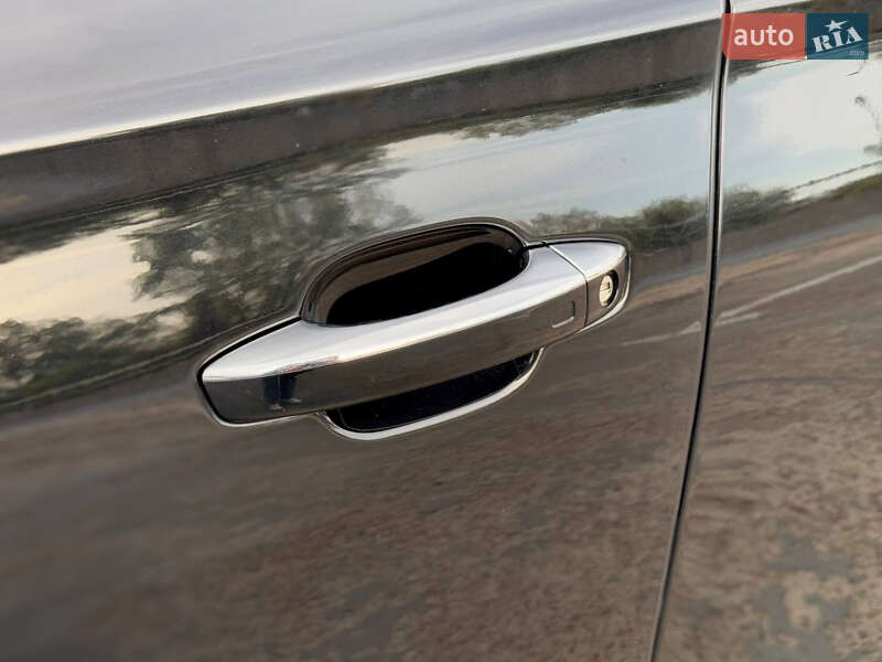 Седан Audi A8 2013 в Киеве