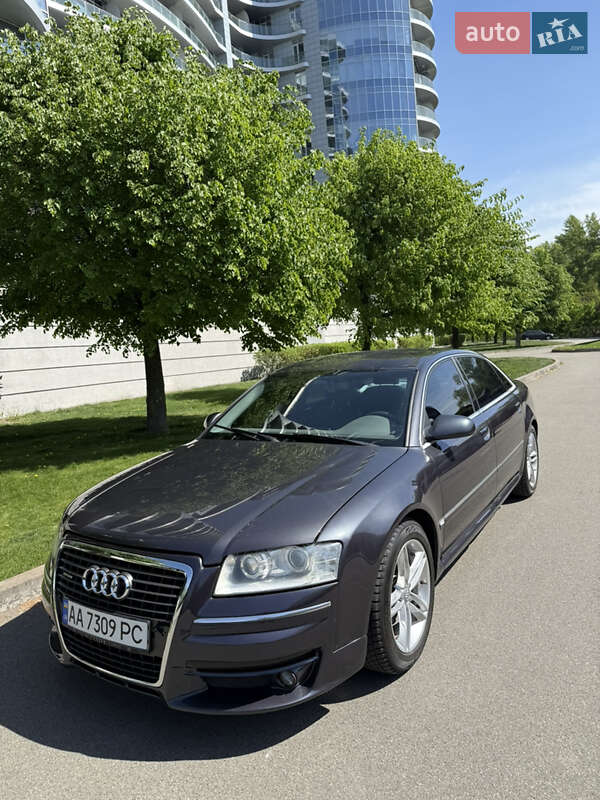 Седан Audi A8 2004 в 