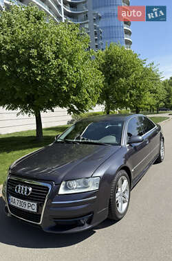 Седан Audi A8 2004 в 