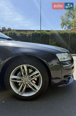 Седан Audi A8 2004 в 