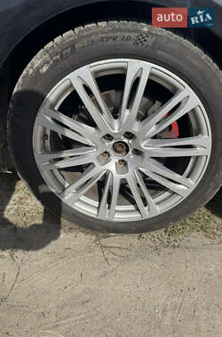 Седан Audi A8 2012 в 
