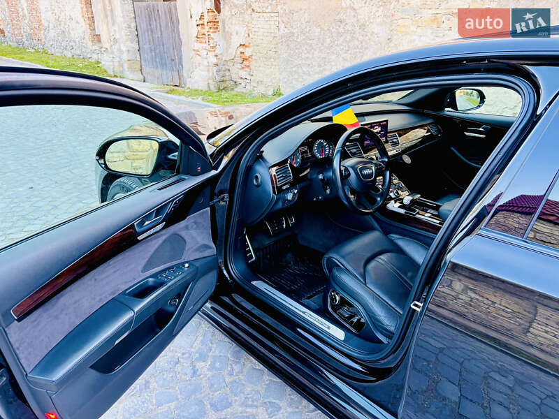 Седан Audi A8 2015 в Хмельницькому