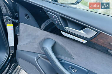 Седан Audi A8 2015 в 