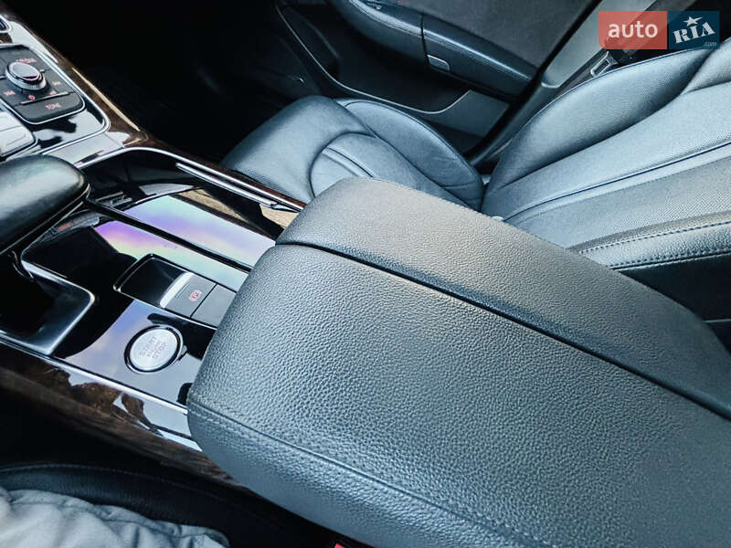 Седан Audi A8 2015 в Хмельницькому