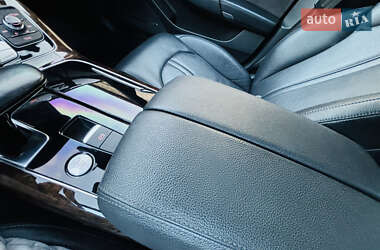 Седан Audi A8 2015 в 