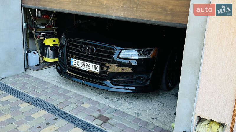 Седан Audi A8 2015 в Хмельницькому