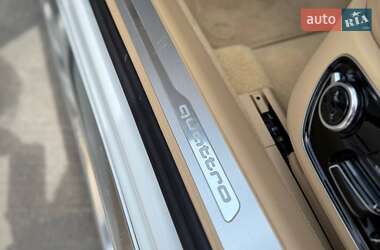 Седан Audi A8 2016 в 