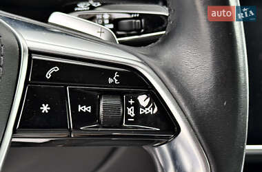 Седан Audi A8 2019 в 