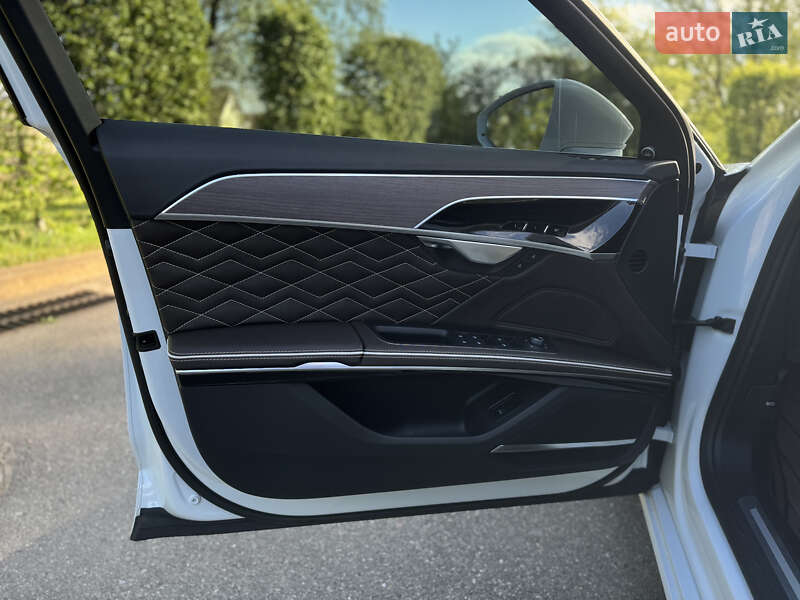 Седан Audi A8 2020 в Киеве