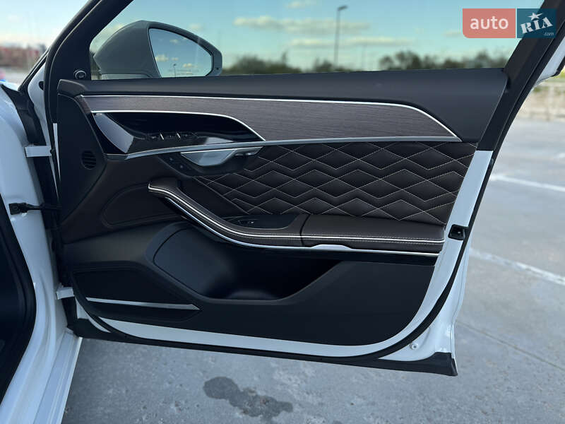 Седан Audi A8 2020 в Киеве