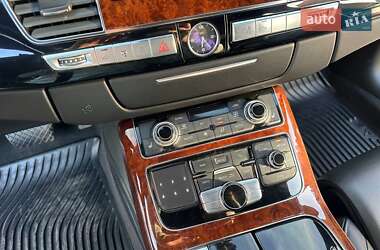 Седан Audi A8 2012 в 
