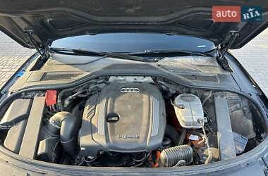 Седан Audi A8 2012 в 