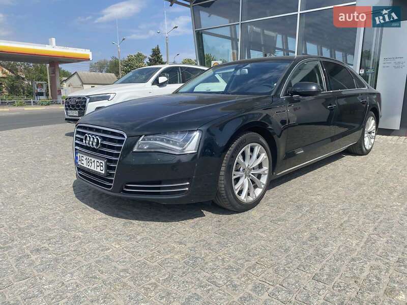 Седан Audi A8 2012 в 