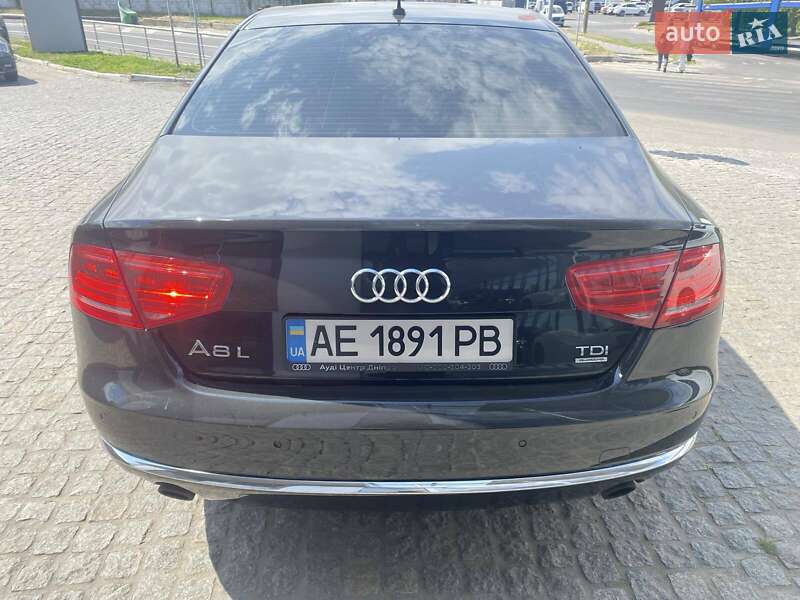 Седан Audi A8 2012 в Днепре