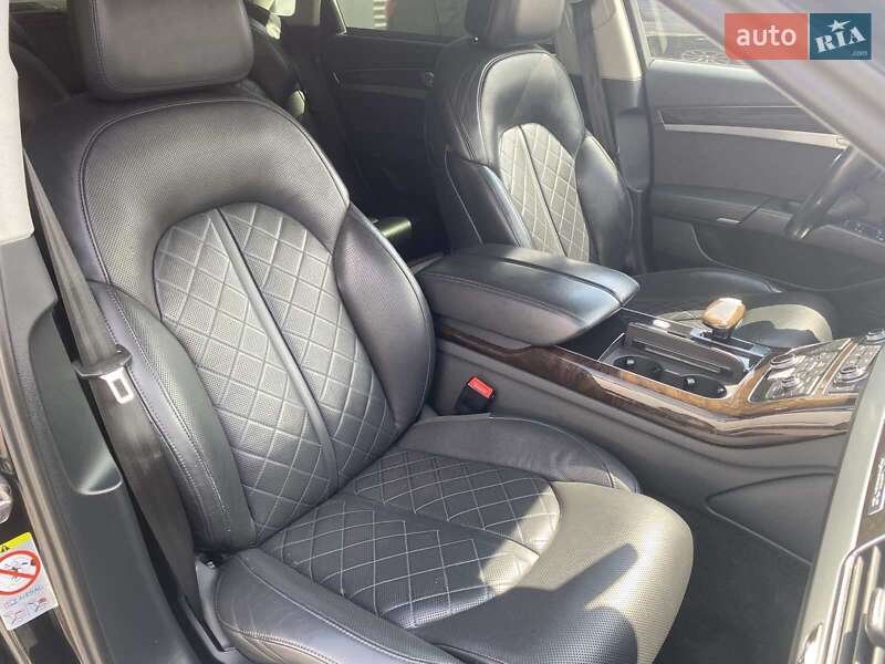 Седан Audi A8 2012 в Днепре