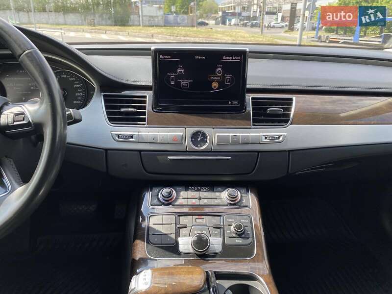 Седан Audi A8 2012 в Днепре