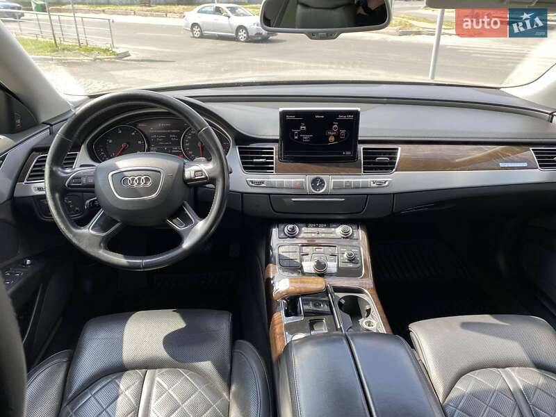 Седан Audi A8 2012 в Днепре