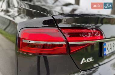 Седан Audi A8 2017 в 