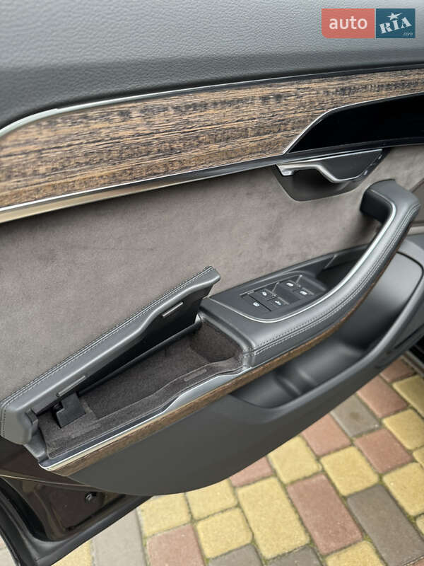 Седан Audi A8 2018 в Днепре