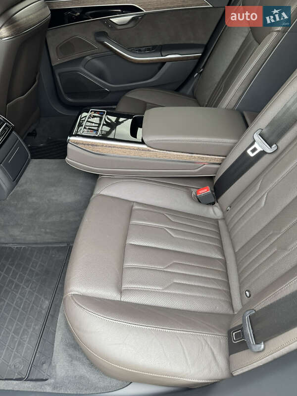 Седан Audi A8 2018 в Днепре