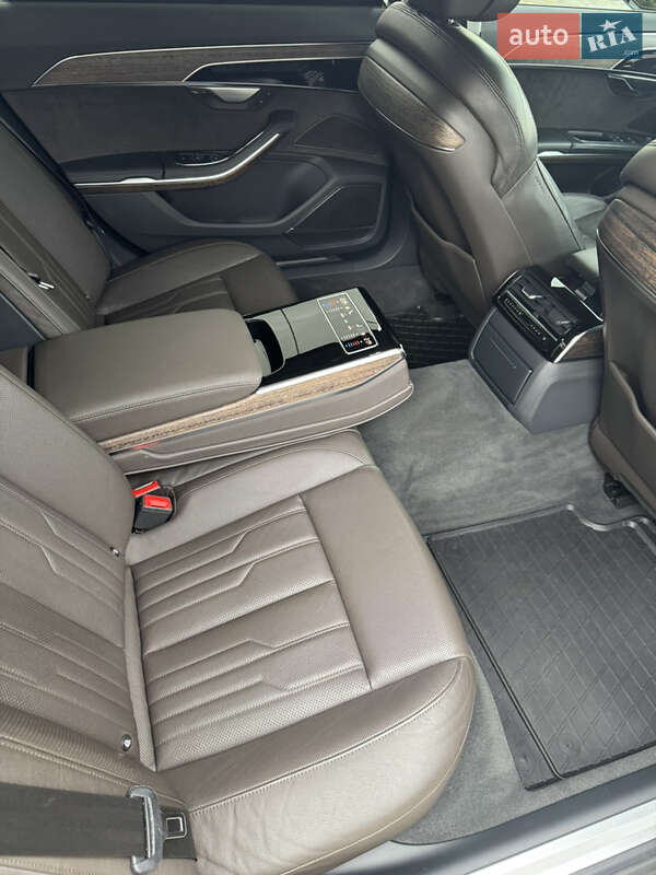 Седан Audi A8 2018 в Днепре