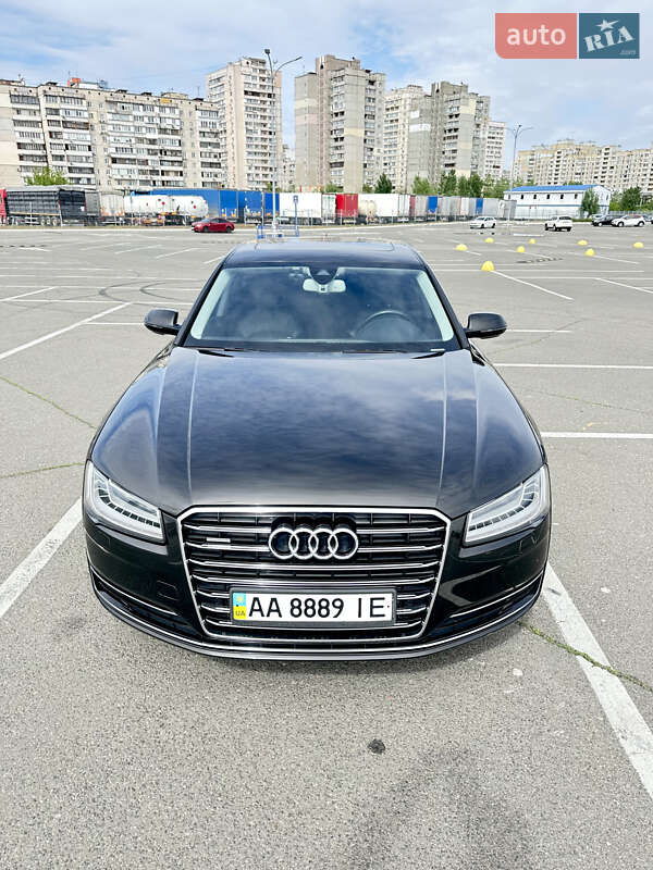 Седан Audi A8 2017 в 