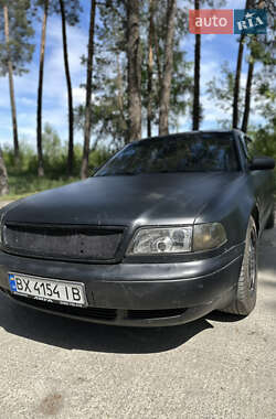 Седан Audi A8 1995 в Нетешине
