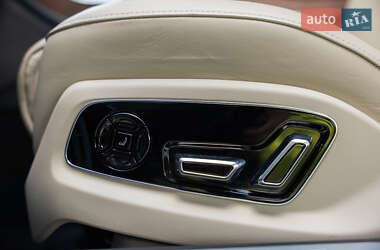 Седан Audi A8 2022 в 