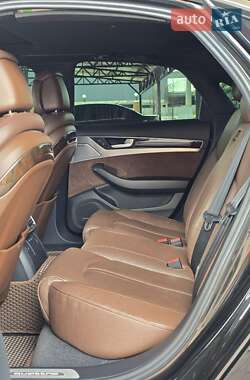 Седан Audi A8 2015 в 