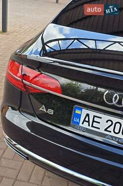 Седан Audi A8 2015 в 
