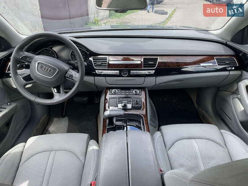 Седан Audi A8 2013 в Львові