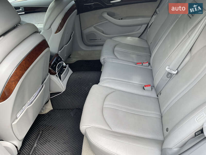 Седан Audi A8 2013 в Львові