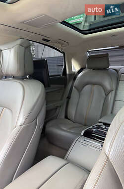 Седан Audi A8 2013 в 