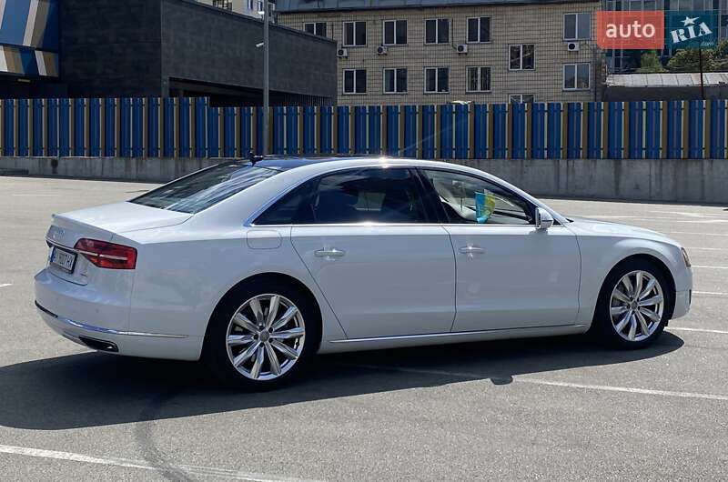 Седан Audi A8 2015 в Киеве