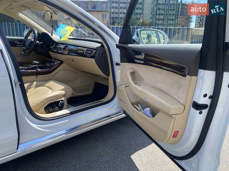 Седан Audi A8 2015 в Киеве