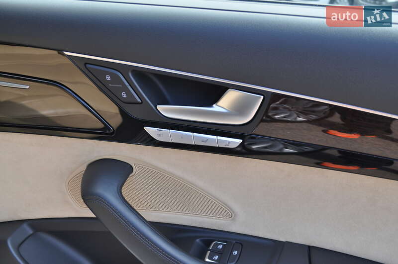 Седан Audi A8 2012 в Киеве