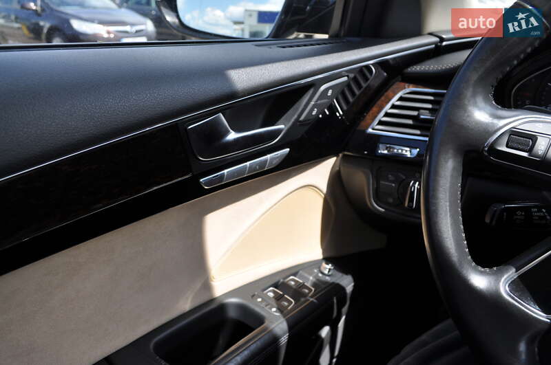 Седан Audi A8 2012 в Киеве
